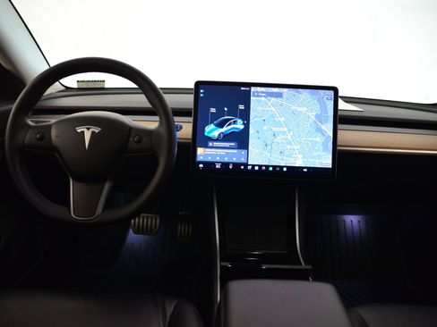 Used 2020 Tesla Model 3 Performance image 3