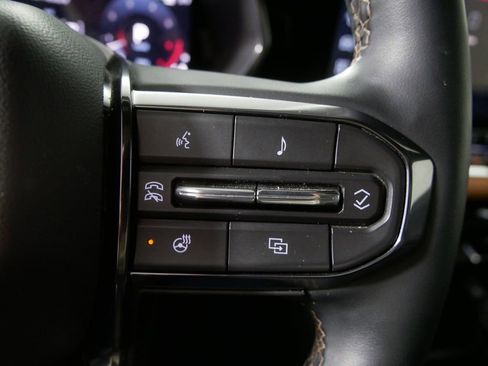 Used 2025 GMC Canyon AT4 w/ Technology Plus Package AWD/4WD image 25