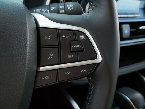 Certified 2025 Toyota Highlander XLE image 26