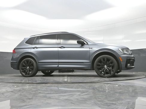 Used 2021 Volkswagen Tiguan SE R-Line image 36