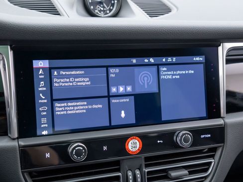 Used 2025 Porsche Macan image 23