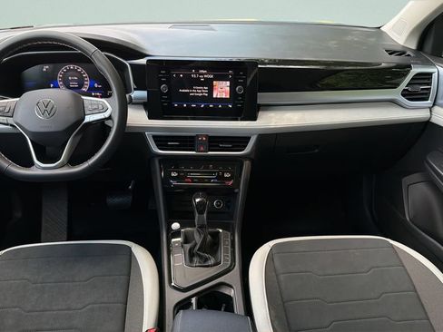 New 2026 Volkswagen Taos SE FWD image 11