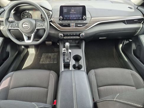 Used 2025 Nissan Altima 2.5 SV FWD image 22