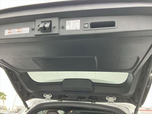 Certified 2024 Toyota Sienna Platinum image 30