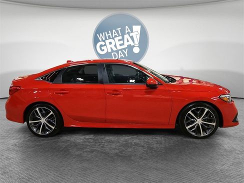 Used 2024 Honda Civic Touring image 2