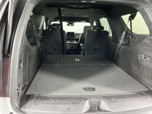 Used 2024 GMC Yukon XL SLT image 29
