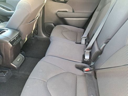 Used 2024 Toyota Highlander LE image 22