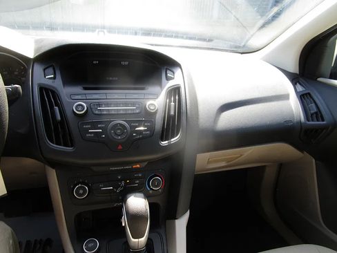 Used 2017 Ford Focus SE FWD image 14