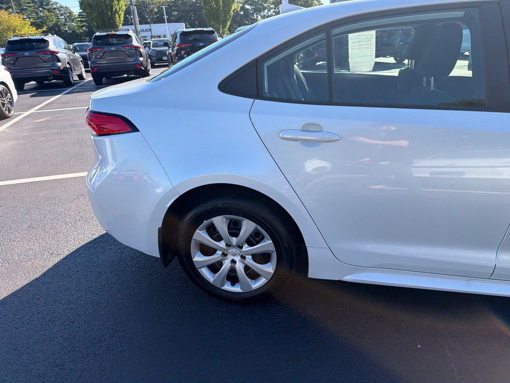 Certified 2025 Toyota Corolla LE FWD image 4