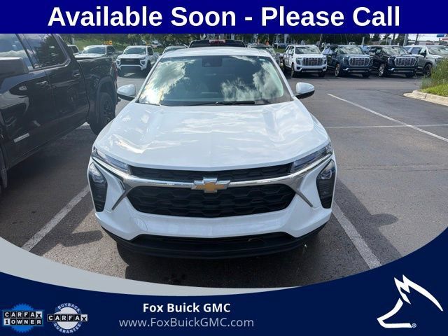 Used 2024 Chevrolet Trax LS w/ LS Convenience Package FWD image 2
