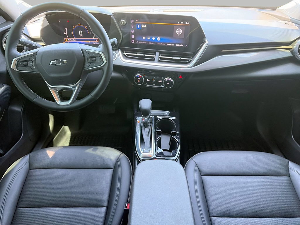 Used 2025 Chevrolet Trax ACTIV w/ Sunroof Package FWD image 9