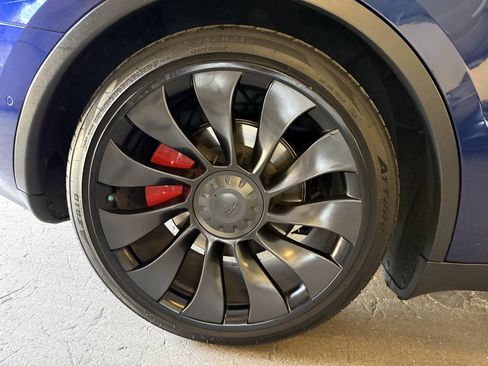 Used 2022 Tesla Model Y Performance AWD/4WD image 33
