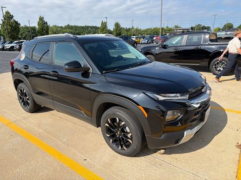 Used 2023 Chevrolet TrailBlazer LT w/ Convenience Package AWD/4WD image 4