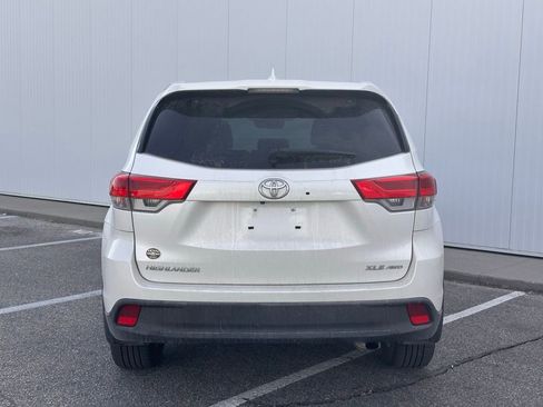 Used 2017 Toyota Highlander XLE image 4