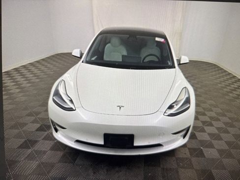 Used 2021 Tesla Model 3 Standard Range image 2