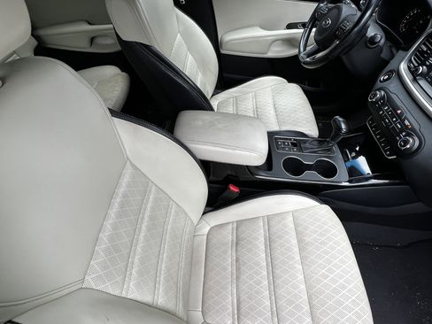 Used 2018 Kia Sorento SX image 43