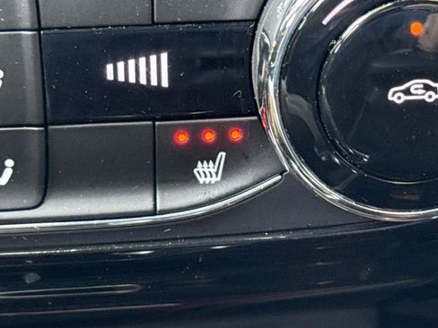 Used 2025 Chevrolet Trax RS w/ Sunroof Package image 15