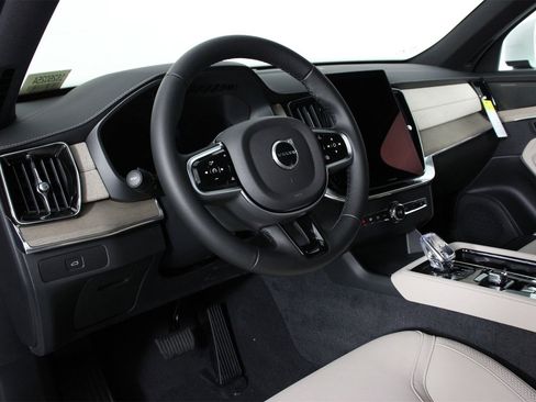 New 2026 Volvo XC90 B6 Plus w/ Protection Package Premier image 8