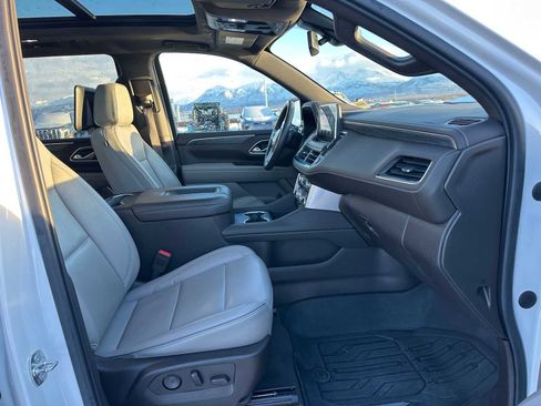 Used 2021 GMC Yukon SLT w/ SLT Premium Package image 10