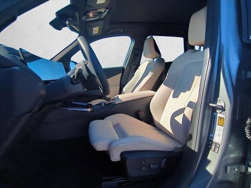 Used 2025 BMW X3 xDrive30i w/ Premium Package image 16