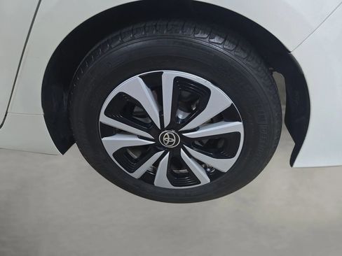 Used 2019 Toyota Prius Prime Premium image 15