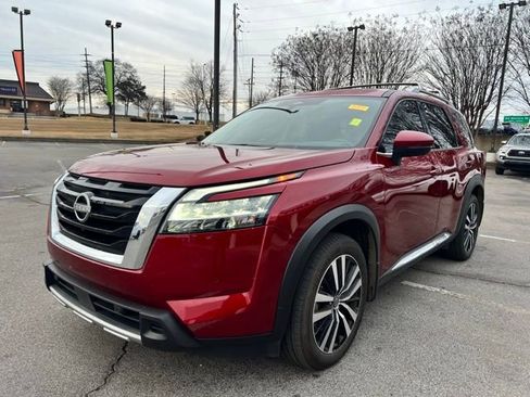 Used 2024 Nissan Pathfinder Platinum image 8