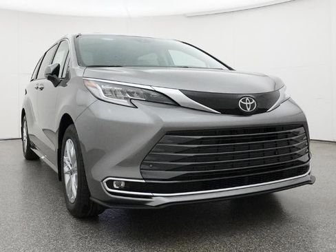 New 2026 Toyota Sienna Limited image 30