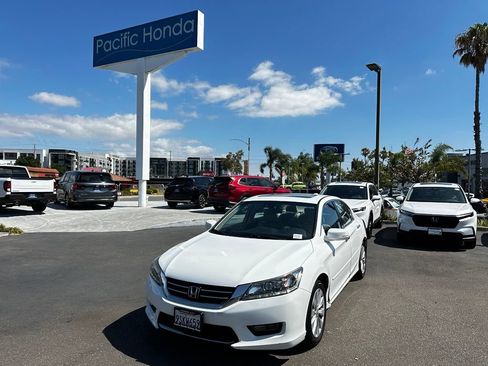 Used 2015 Honda Accord Touring image 2