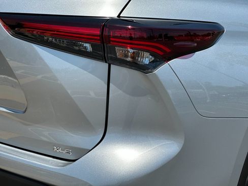 Used 2024 Toyota Highlander XLE FWD image 26