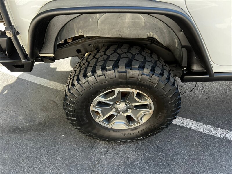 Used 2013 Jeep Wrangler Unlimited Rubicon w/ Connectivity Group AWD/4WD image 15