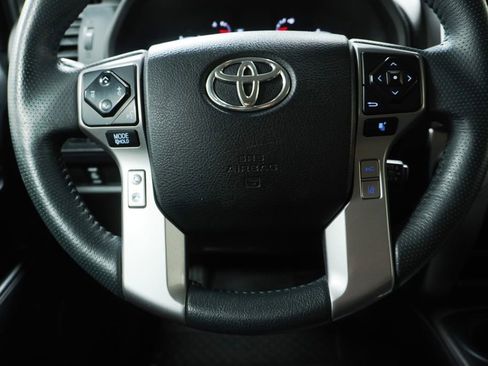 Used 2020 Toyota 4Runner SR5 AWD/4WD image 18