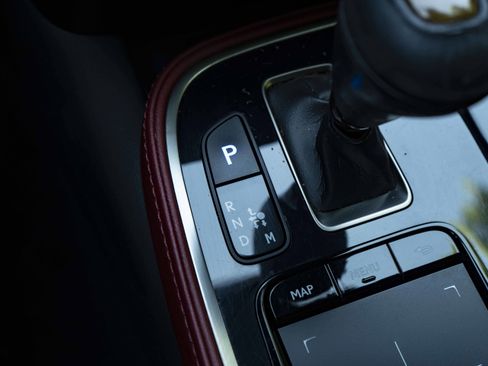 Used 2019 Lexus LS 500 F Sport w/ Accessory Package (Z2) AWD/4WD image 31