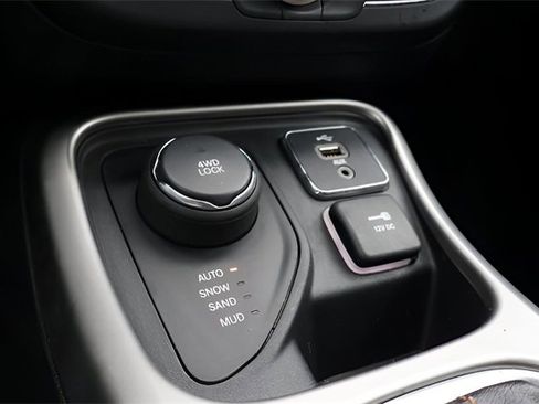 Used 2017 Jeep Compass Latitude w/ Popular Equipment Group image 21