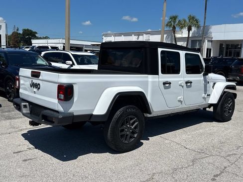 Used 2024 Jeep Gladiator Sport AWD/4WD image 5