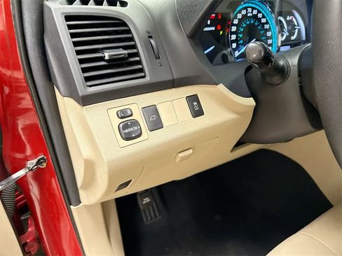 Used 2012 Toyota Venza XLE image 39