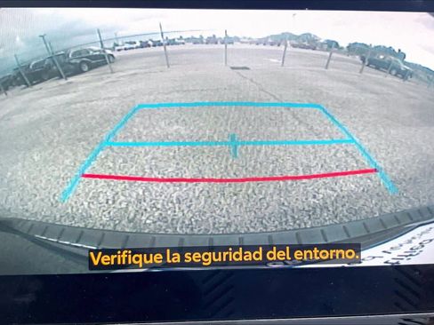 Used 2024 Toyota Highlander XLE FWD image 26