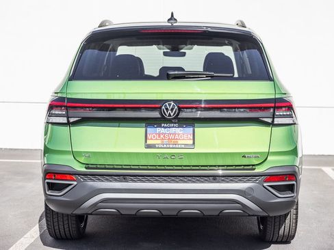New 2026 Volkswagen Taos SE FWD image 4