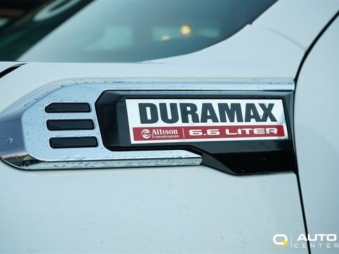 Used 2024 GMC Sierra 3500 SLT w/ SLT Premium Package image 12