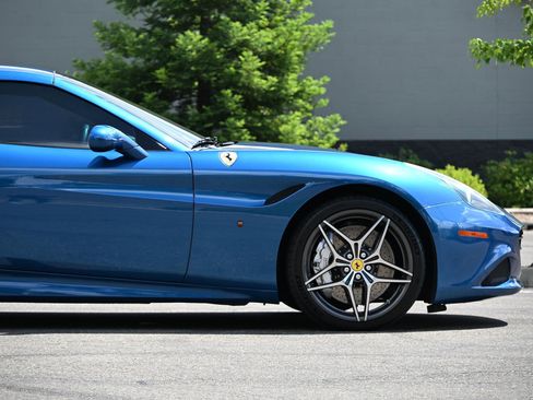 Used 2015 Ferrari California T RWD image 6