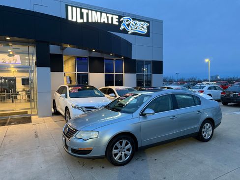 Used 2006 Volkswagen Passat 2.0T image 1