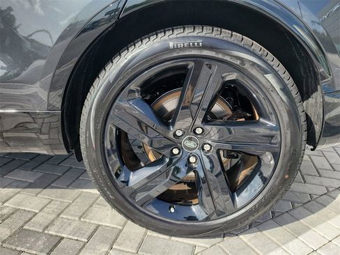 New 2025 Land Rover Discovery Metropolitan Edition image 14