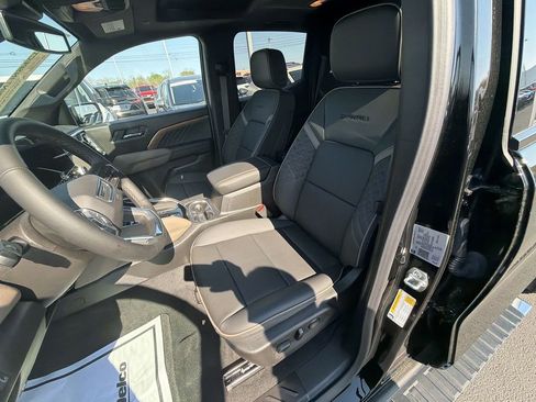 Used 2026 GMC Canyon Denali AWD/4WD image 17