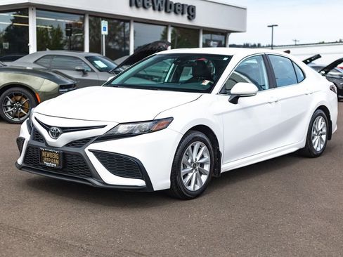 Used 2024 Toyota Camry SE FWD image 6
