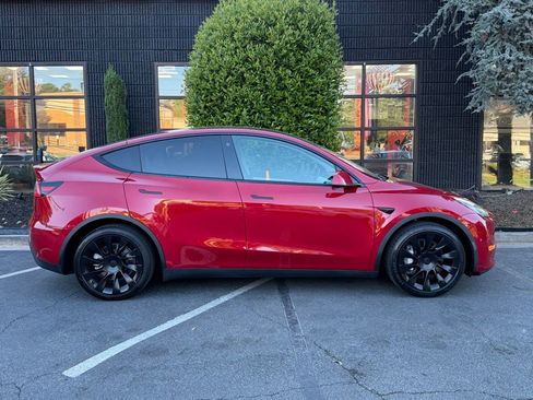 Used 2021 Tesla Model Y Long Range AWD/4WD image 21