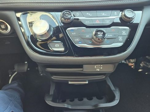 New 2026 Chrysler Pacifica Select image 15