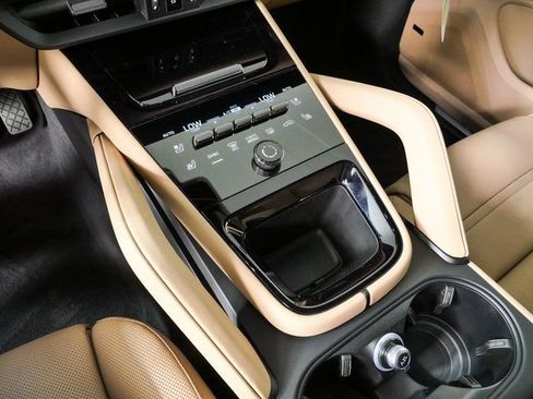 New 2026 Porsche Cayenne Coupe AWD/4WD image 18