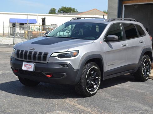 Used 2020 Jeep Cherokee Trailhawk w/ Cold Weather Group AWD/4WD image 3