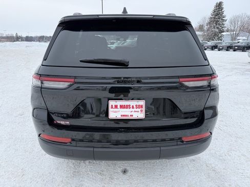 Used 2024 Jeep Grand Cherokee Limited w/ Black Appearance Package image 7