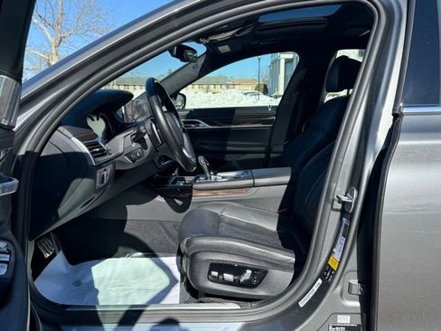 Used 2019 BMW 750i xDrive w/ Executive Package image 25