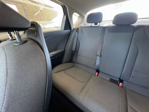 Used 2025 Kia K4 LXS image 40